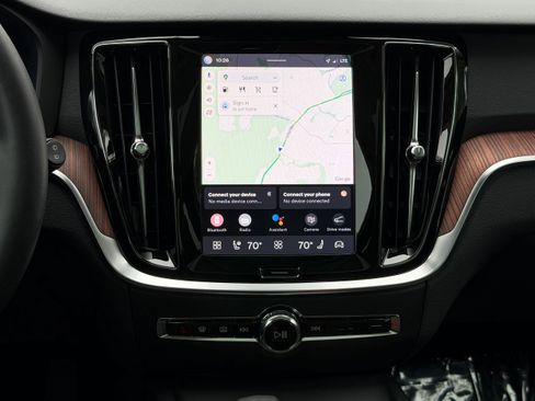 Certified 2025 Volvo V60 B5 Cross Country Plus AWD/4WD image 15