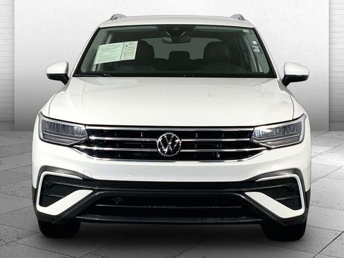 Used 2024 Volkswagen Tiguan SE FWD image 2