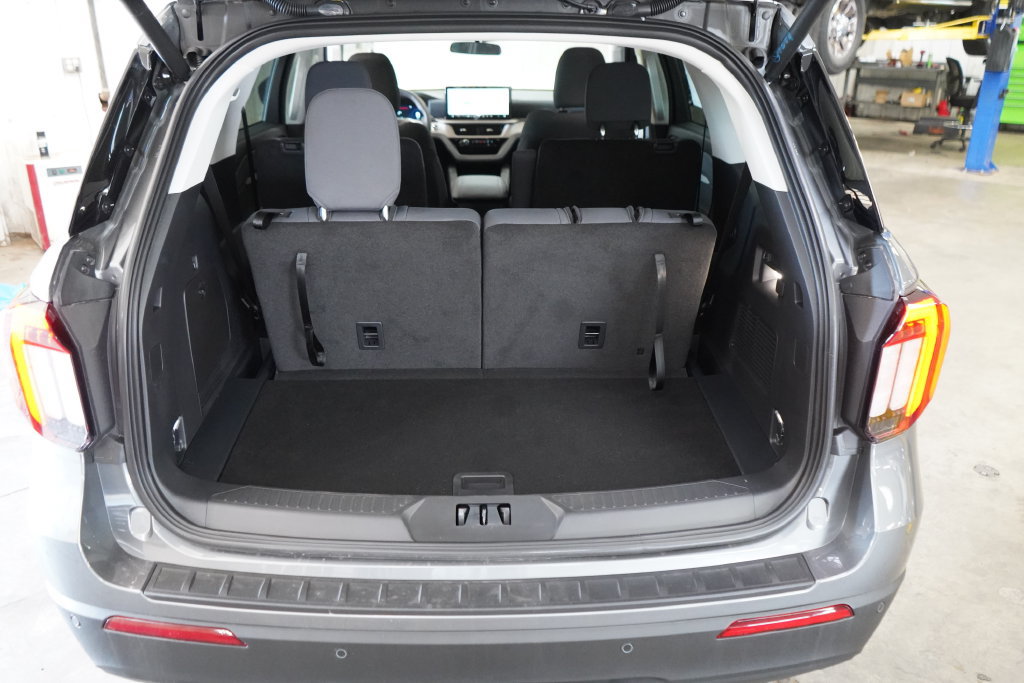 New 2026 Ford Explorer Active RWD image 27