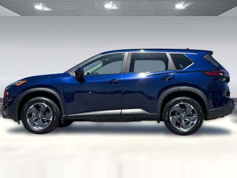 Used 2025 Nissan Rogue SV FWD image 2