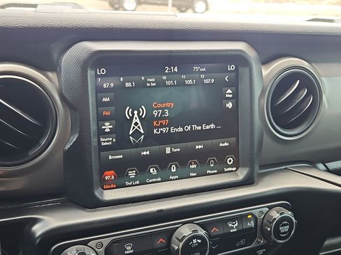 Used 2021 Jeep Gladiator Sport image 17