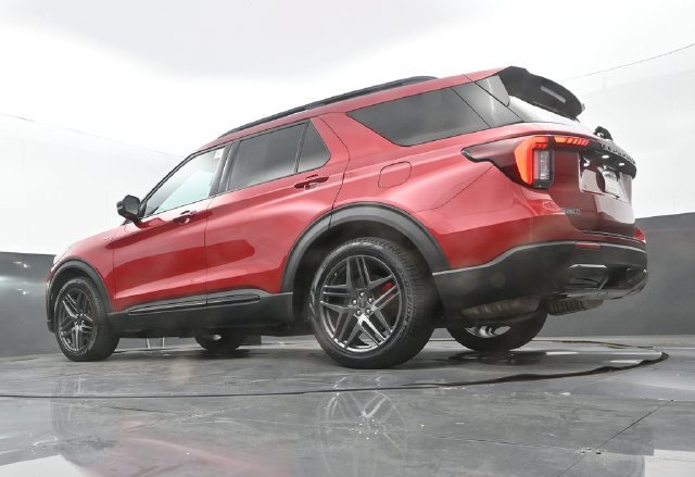 Used 2025 Ford Explorer ST-Line w/ Premium Package RWD image 27