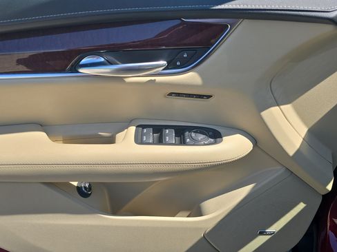 Used 2017 Cadillac XT5 Luxury FWD image 16