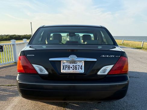 Used 2000 Toyota Avalon XLS FWD image 6