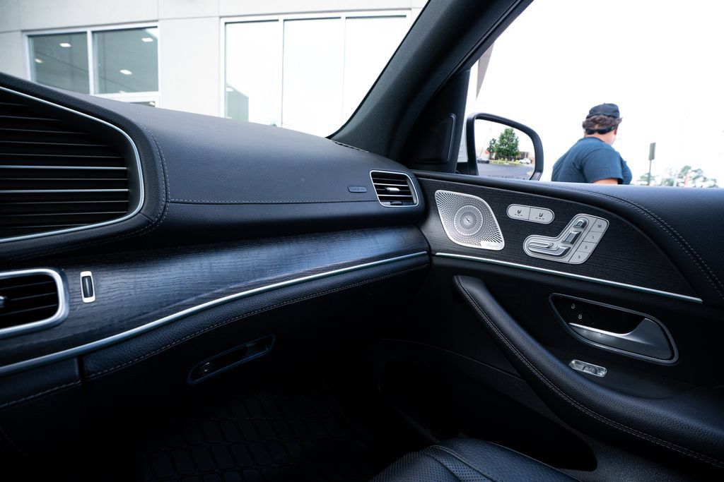 Used 2023 Mercedes-Benz GLS 450 4MATIC image 42