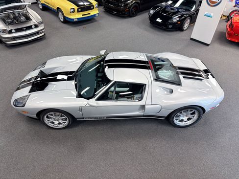 Used 2005 Ford GT RWD image 9
