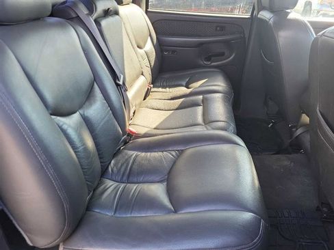Used 2004 Chevrolet Avalanche 4x4 image 11