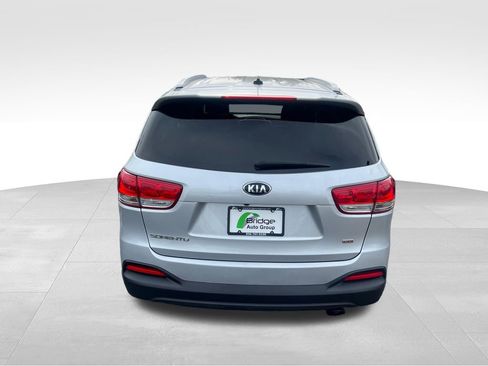 Used 2017 Kia Sorento LX image 6