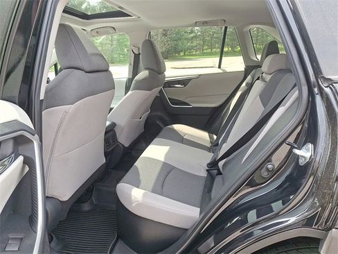 Used 2022 Toyota RAV4 XLE image 10