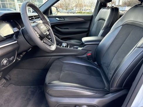 Certified 2024 Jeep Grand Cherokee Altitude image 23