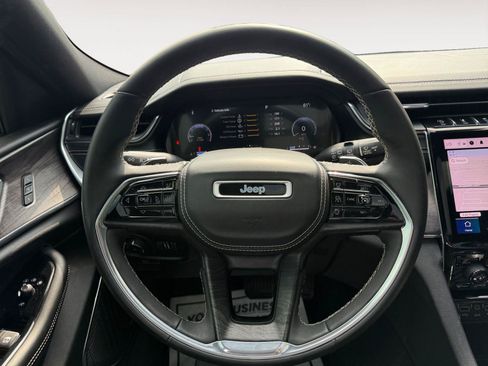 Used 2023 Jeep Grand Cherokee Overland AWD/4WD image 16