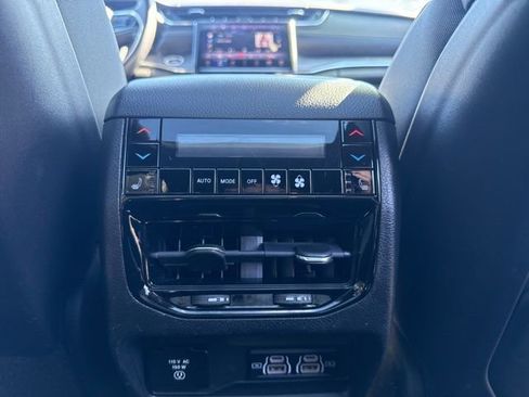 Used 2022 Jeep Grand Cherokee L Overland w/ Luxury Tech Group IV image 45