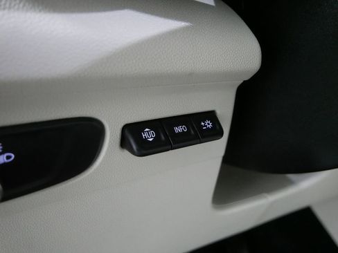 Used 2021 Buick Envision Avenir w/ Technology Package II image 22