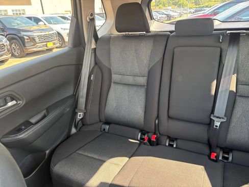 Used 2025 Nissan Rogue SV FWD image 40