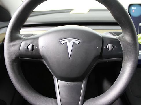 Used 2021 Tesla Model 3 Standard Range Plus image 13