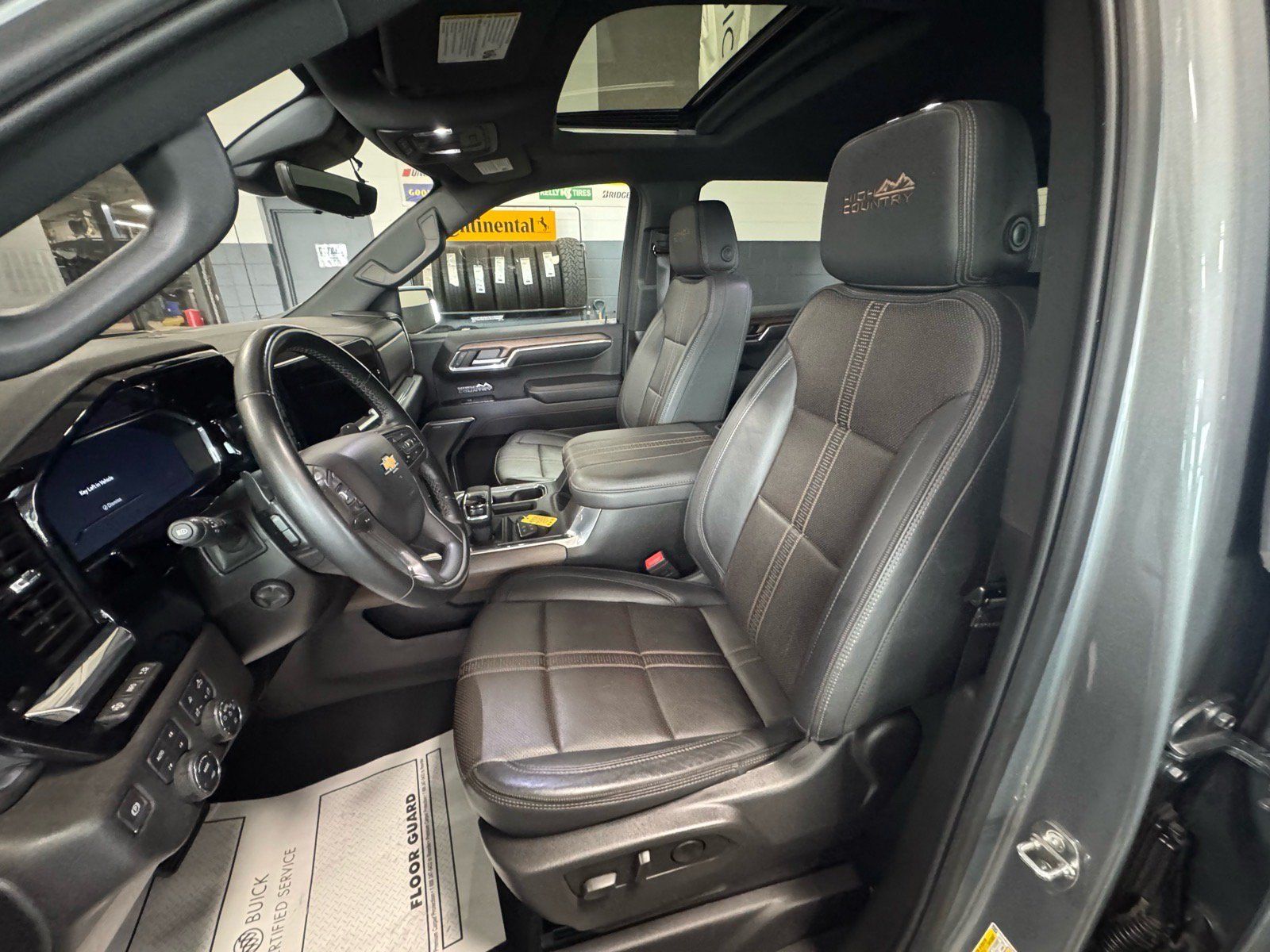 Used 2024 Chevrolet Silverado 1500 High Country w/ High Country Premium Package AWD/4WD image 19
