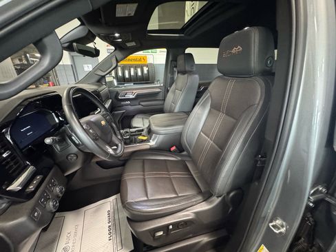 Used 2024 Chevrolet Silverado 1500 High Country w/ High Country Premium Package AWD/4WD image 19