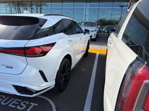 Used 2024 Lexus RX 500h F Sport image 4