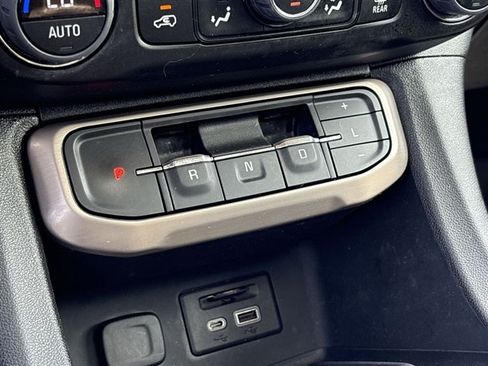 Certified 2023 GMC Acadia Denali w/ Denali Ultimate Package AWD/4WD image 15