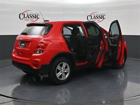 Used 2020 Chevrolet Trax LS image 33