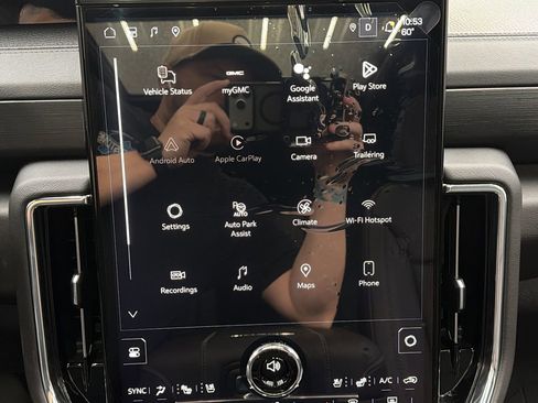 Used 2026 GMC Yukon Denali w/ Sun & Power Step Package image 19