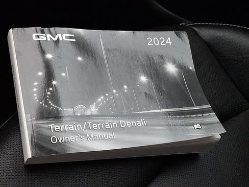 Used 2024 GMC Terrain SLT image 26