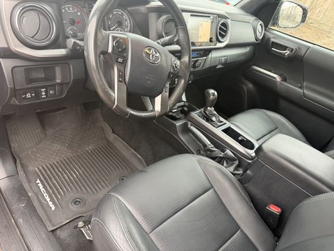 Used 2019 Toyota Tacoma TRD Sport w/ TRD Premium Sport Package image 12