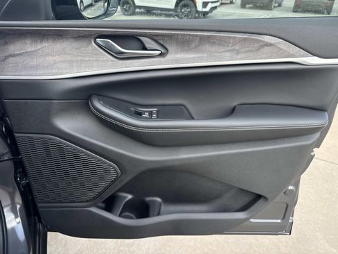 New 2026 Jeep Grand Cherokee Altitude image 14