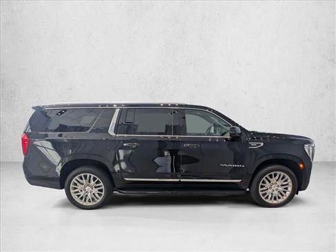 Used 2023 GMC Yukon XL SLT image 4