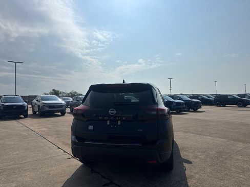 Certified 2024 Nissan Rogue SV FWD image 19