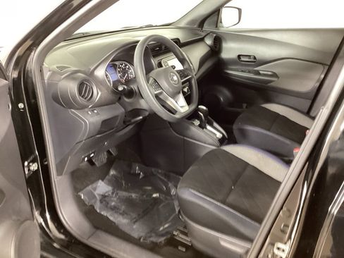 Used 2018 Nissan Kicks SV FWD image 28