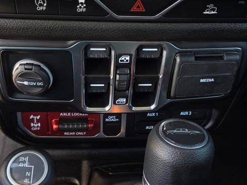 Used 2025 Jeep Gladiator Sport AWD/4WD image 22