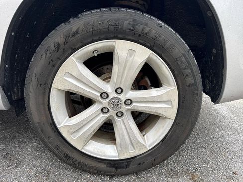 Used 2010 Toyota Highlander Limited FWD image 25