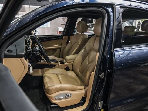 Used 2018 Porsche Macan AWD/4WD image 31