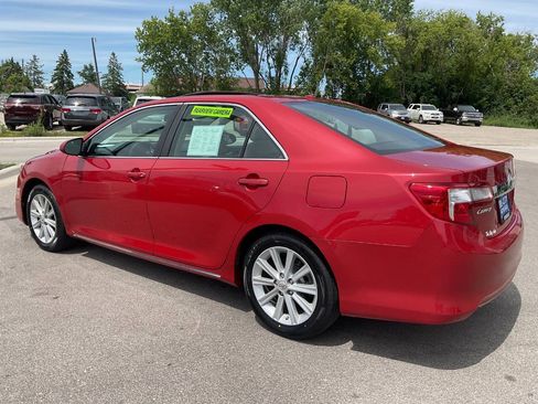 Used 2012 Toyota Camry XLE w/ Convenience Pkg FWD image 4