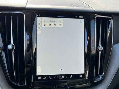 Used 2025 Volvo XC60 B5 Plus image 24