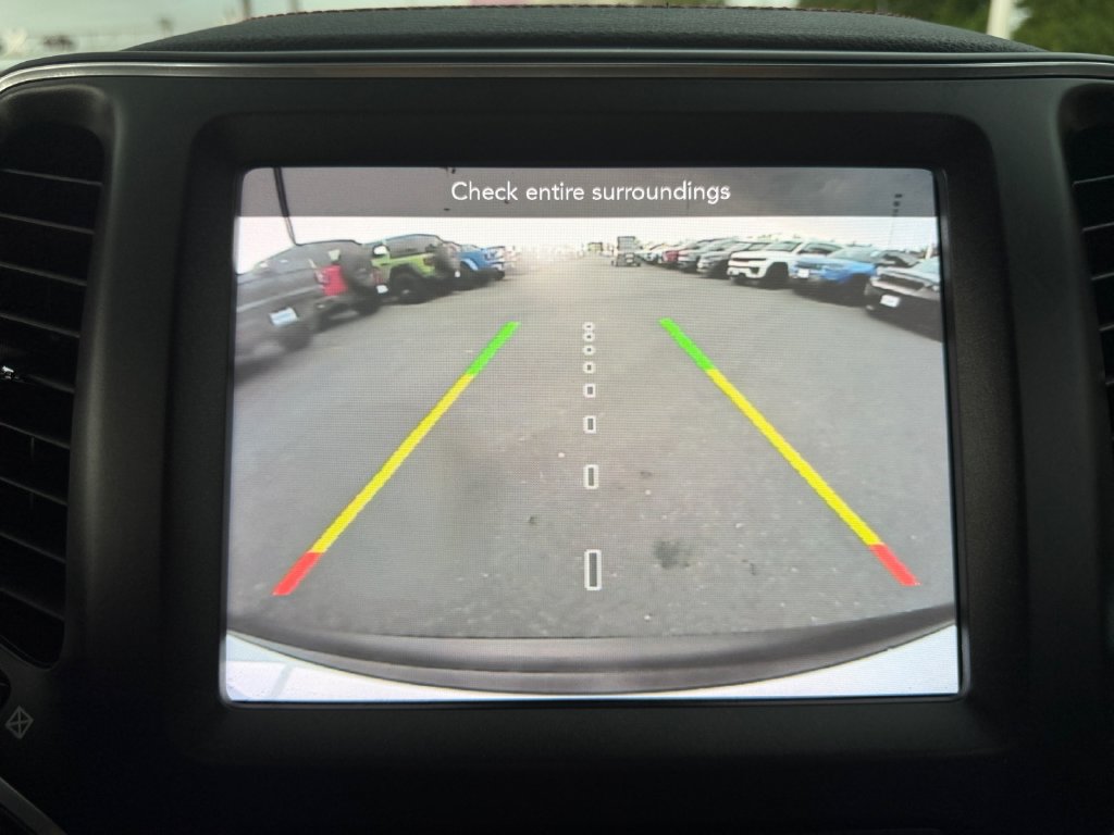 Used 2022 Jeep Cherokee Trailhawk AWD/4WD image 20