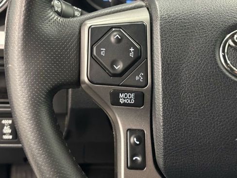 Used 2016 Toyota Tacoma Limited w/ Towing Package image 22