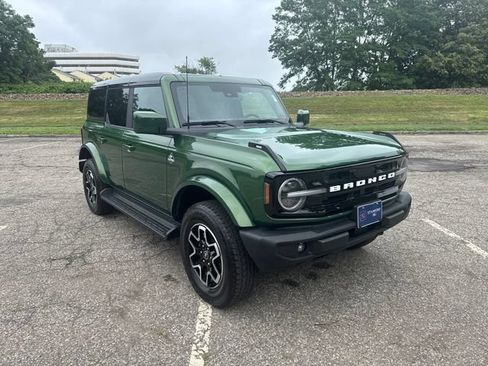 Used 2025 Ford Bronco Outer Banks AWD/4WD image 2