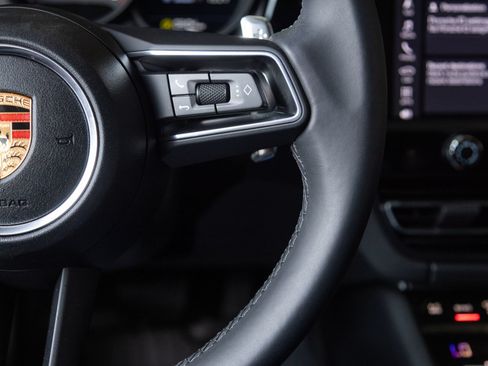 Certified 2026 Porsche Macan AWD/4WD image 16