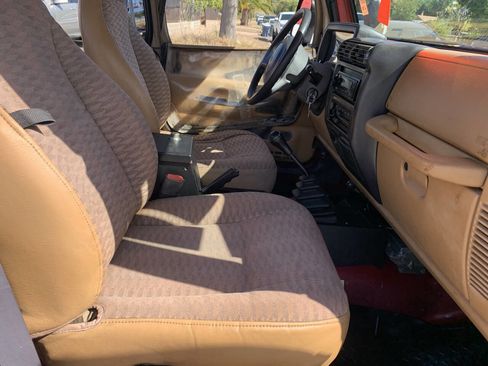 Used 1998 Jeep Wrangler SE image 10