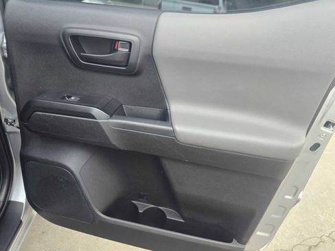 Used 2022 Toyota Tacoma SR image 13