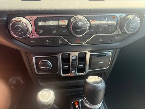 Used 2026 Jeep Wrangler Unlimited Sahara AWD/4WD image 23
