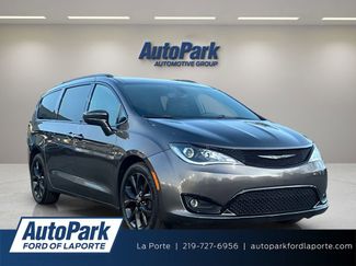 Used 2020 Chrysler Pacifica Touring-L w/ S Appearance Package video 1