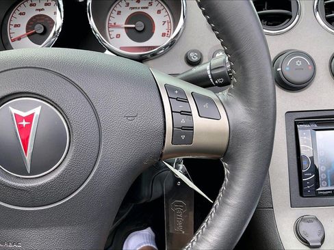 Used 2007 Pontiac Solstice Convertible w/ Premium Package RWD image 20