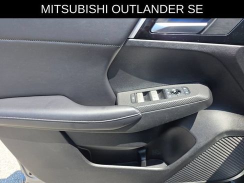 Used 2024 Mitsubishi Outlander SE Black Edition FWD image 27