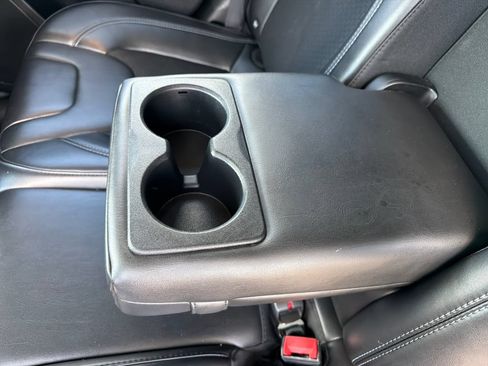 Used 2019 Jeep Cherokee Latitude Plus w/ Comfort/Convenience Group AWD/4WD image 42