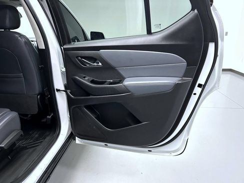 Used 2019 Chevrolet Traverse LT w/ LT Premium Package AWD/4WD image 17