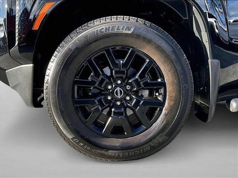 Used 2023 Nissan Frontier SV w/ Midnight Edition Package image 10