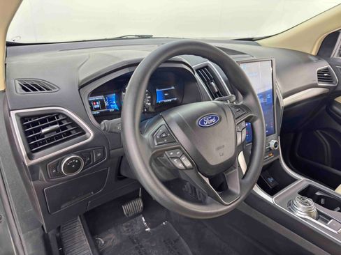 Used 2023 Ford Edge SE image 12